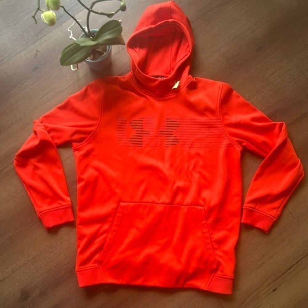 Under Armour Sweater ! Medium !!